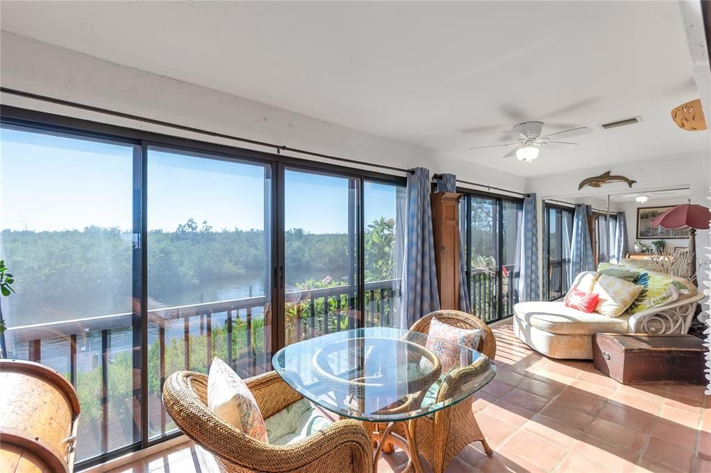 На продажу: $459,000 (2 спален, 2 ванн, 1761 Квадратных фут)