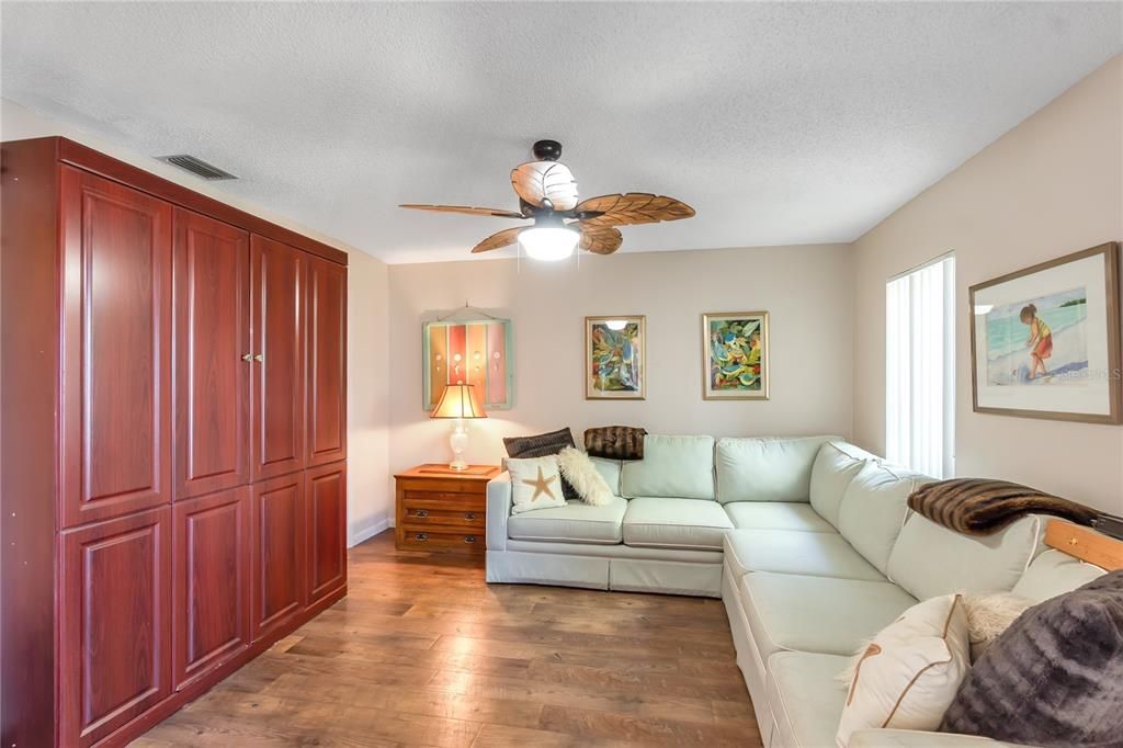 На продажу: $459,000 (2 спален, 2 ванн, 1761 Квадратных фут)