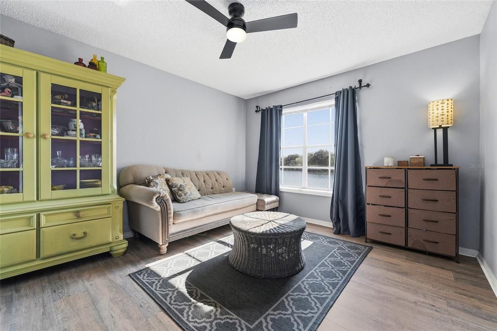 For Sale: $245,000 (2 beds, 2 baths, 975 Square Feet)