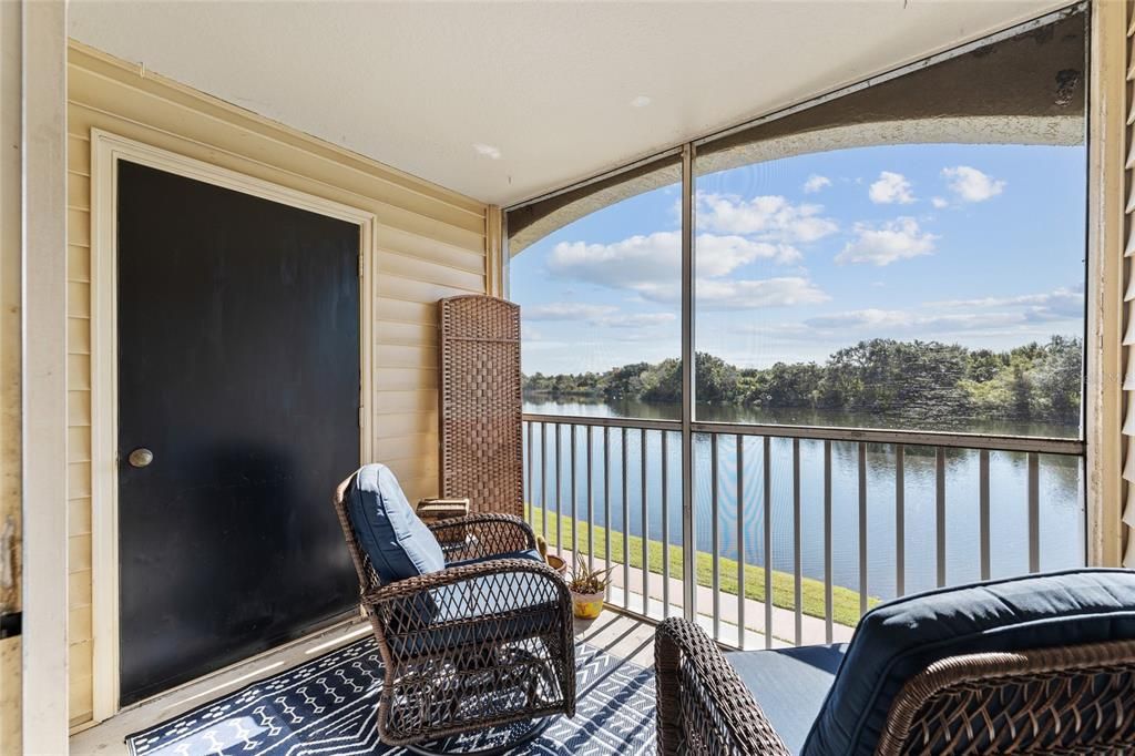 For Sale: $245,000 (2 beds, 2 baths, 975 Square Feet)