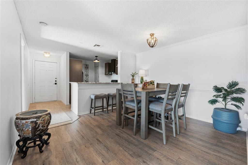 For Sale: $245,000 (2 beds, 2 baths, 975 Square Feet)
