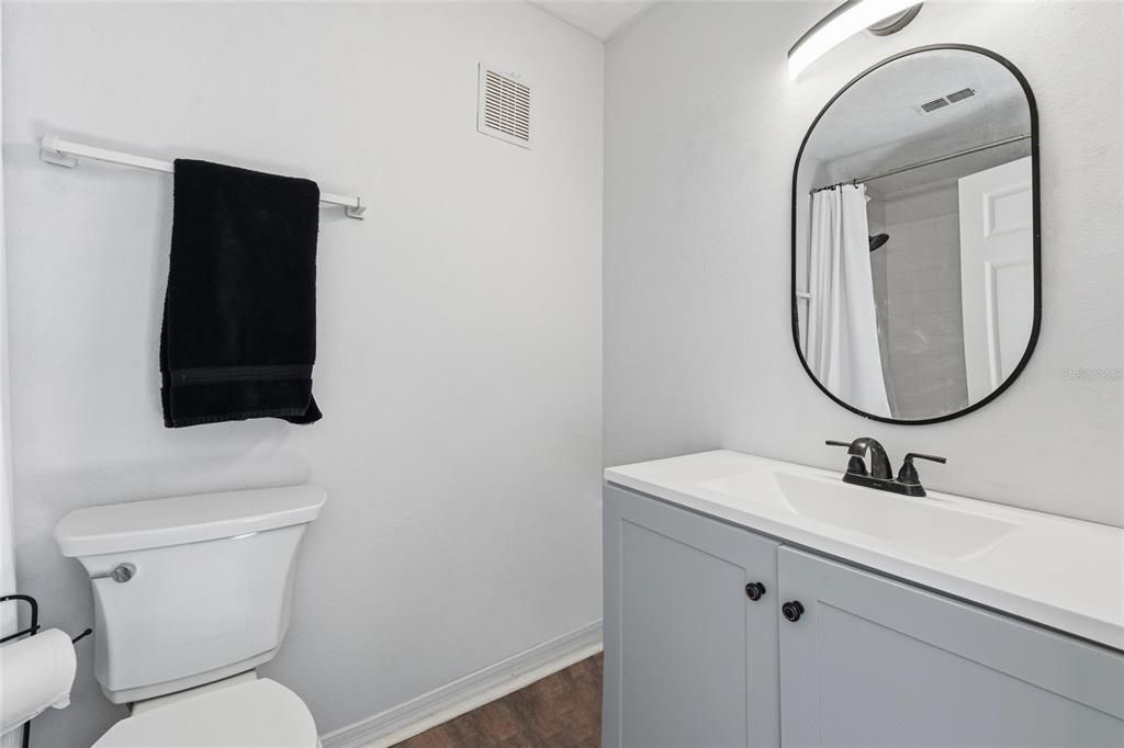 For Sale: $245,000 (2 beds, 2 baths, 975 Square Feet)