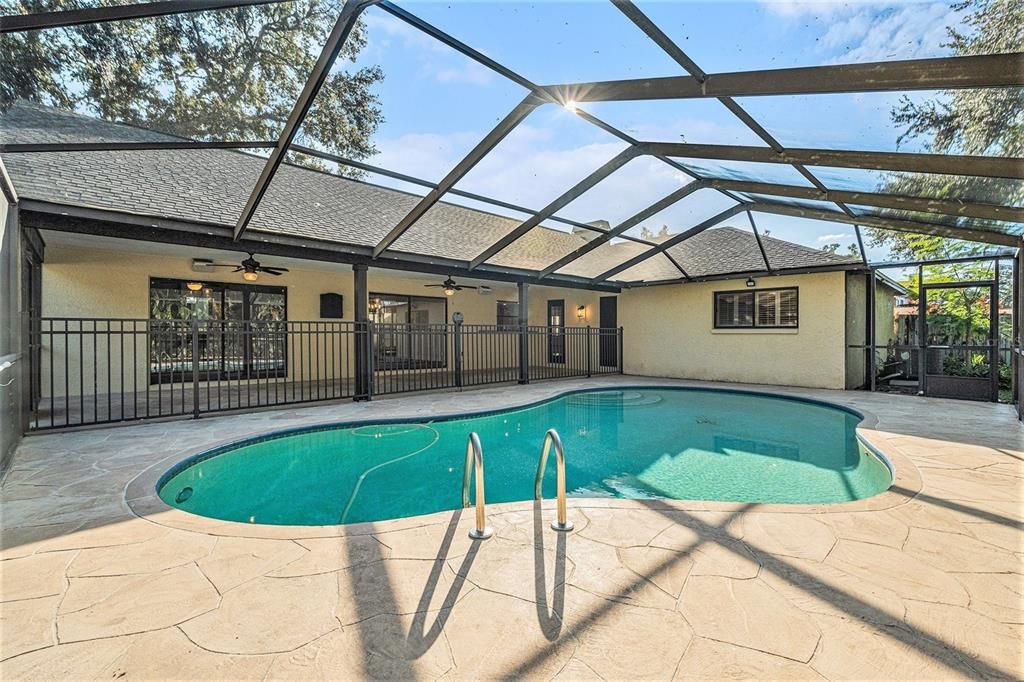 出租: $4,400 (4 贝兹, 2 浴室, 2406 平方英尺)