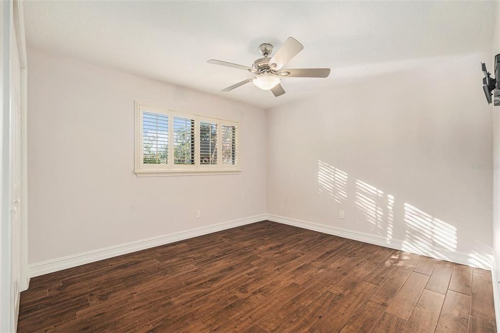 出租: $4,400 (4 贝兹, 2 浴室, 2406 平方英尺)