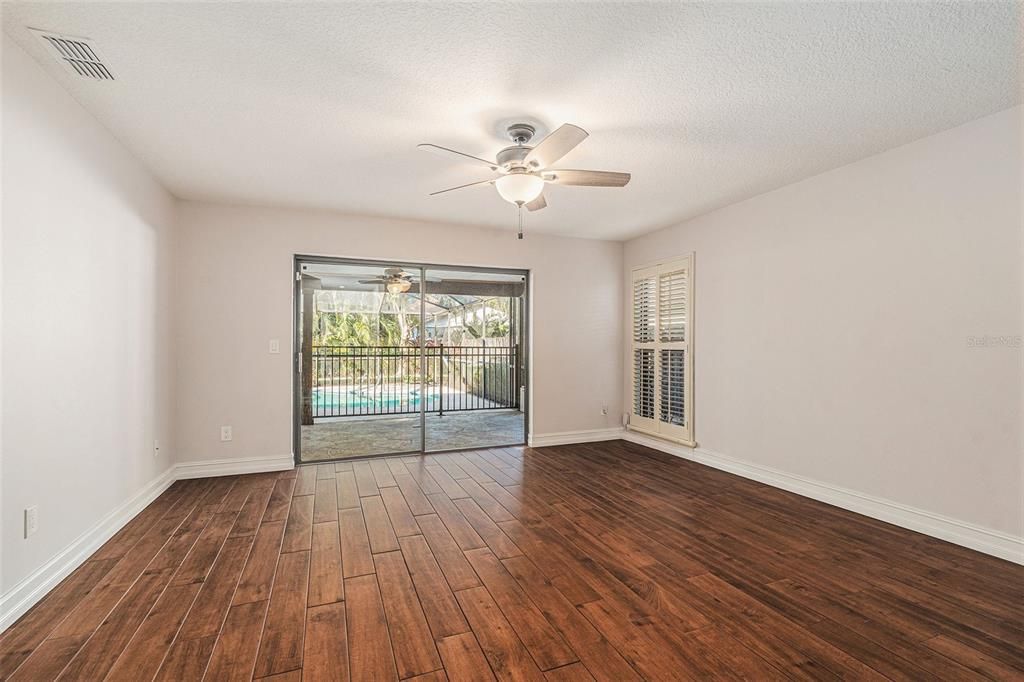 出租: $4,400 (4 贝兹, 2 浴室, 2406 平方英尺)