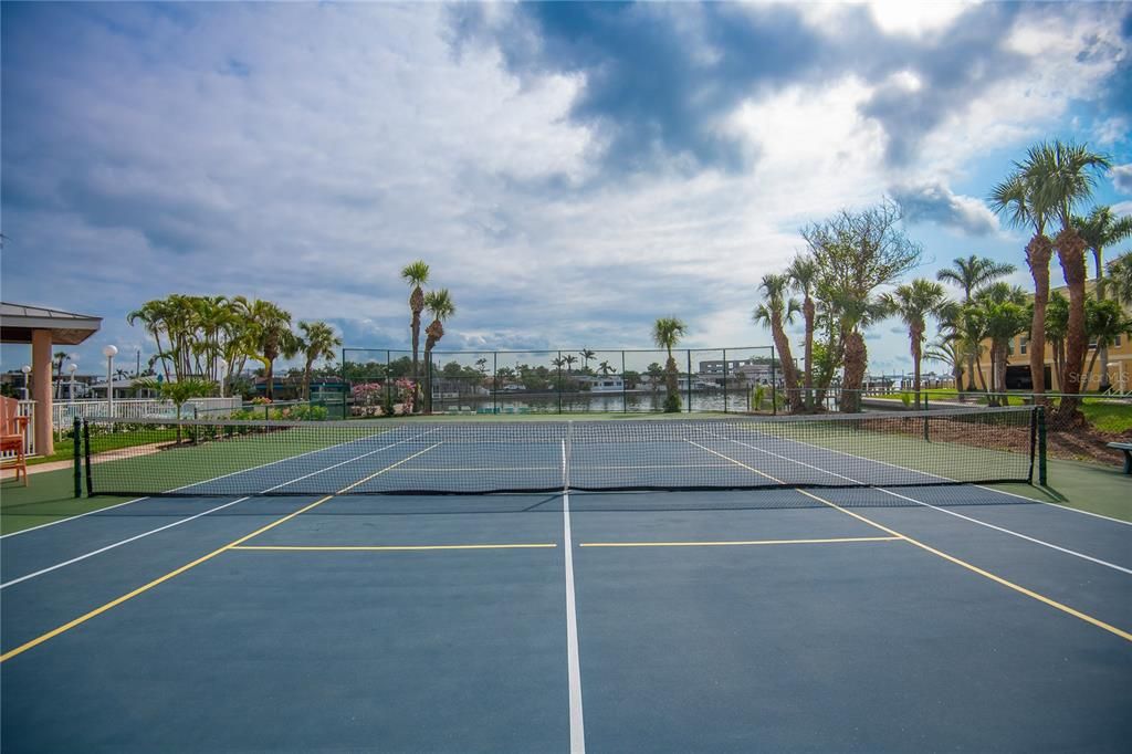 На продажу: $575,000 (2 спален, 2 ванн, 800 Квадратных фут)