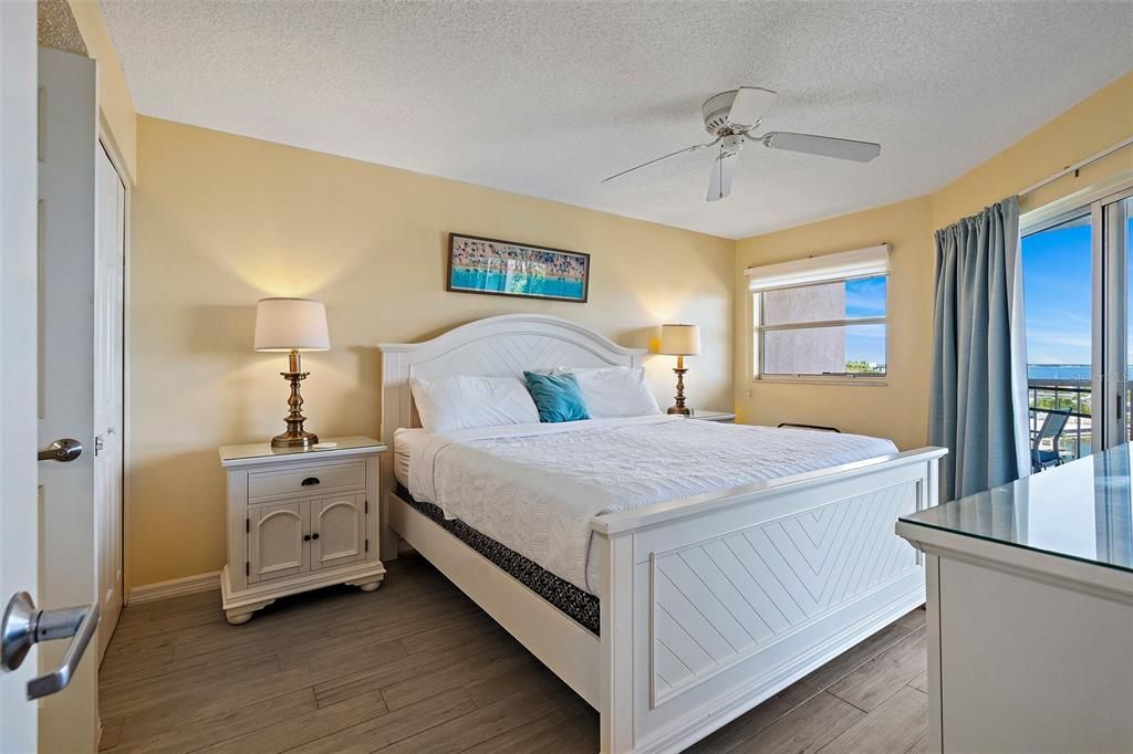 На продажу: $575,000 (2 спален, 2 ванн, 800 Квадратных фут)