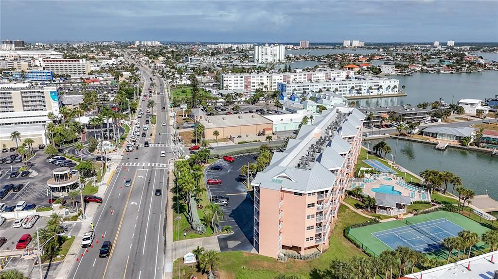 На продажу: $575,000 (2 спален, 2 ванн, 800 Квадратных фут)