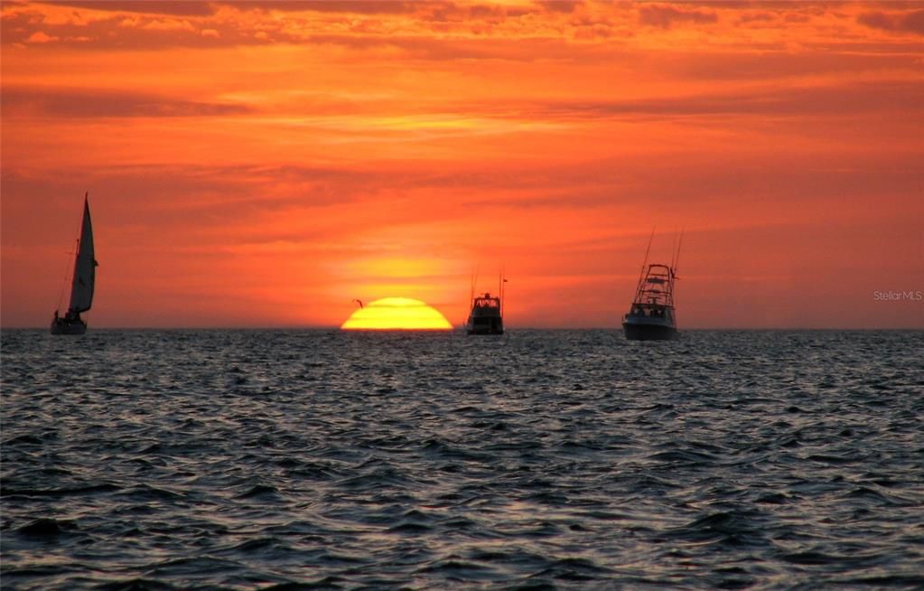 На продажу: $575,000 (2 спален, 2 ванн, 800 Квадратных фут)