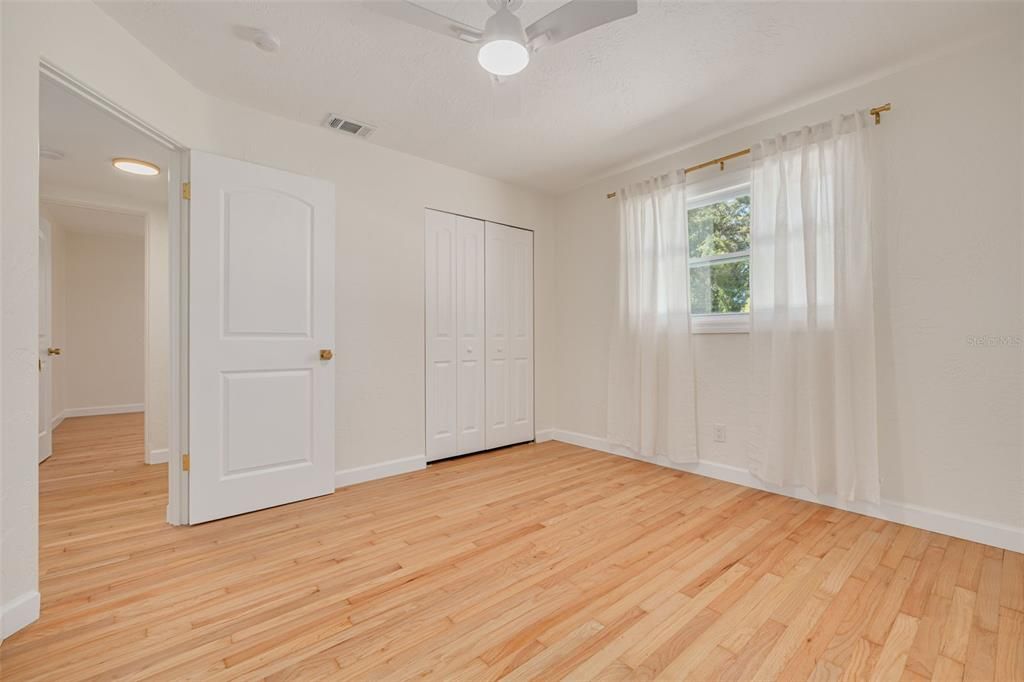 合同活跃: $515,000 (3 贝兹, 2 浴室, 1046 平方英尺)