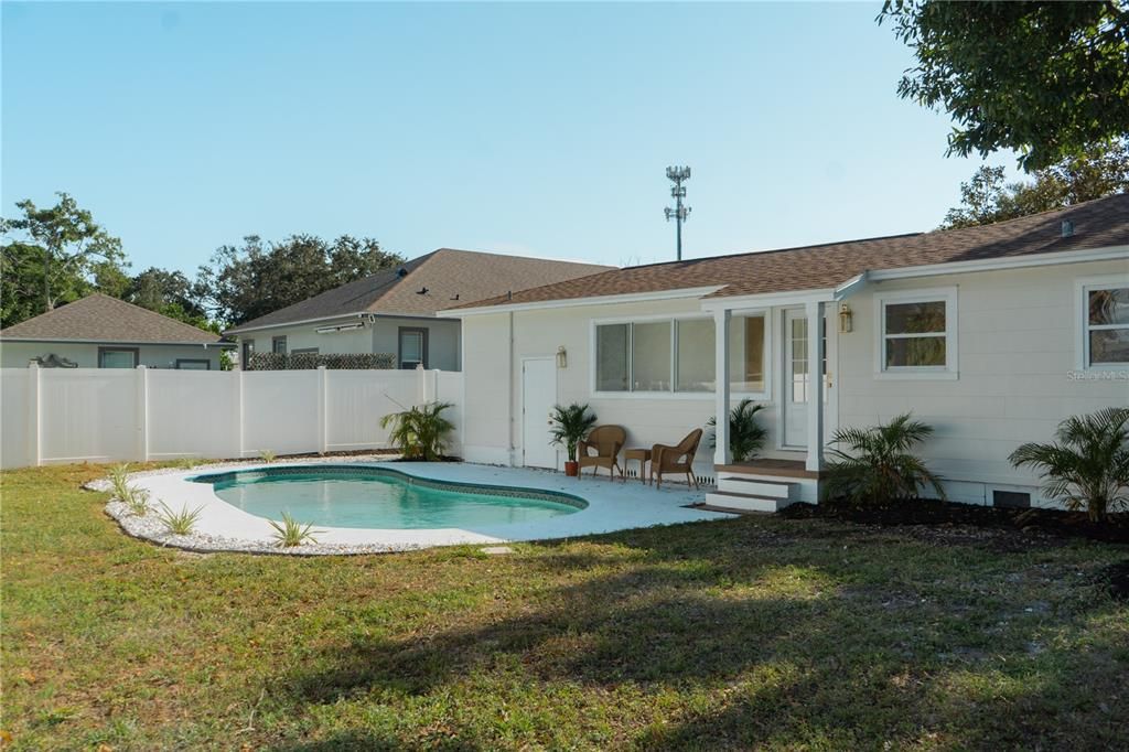 合同活跃: $515,000 (3 贝兹, 2 浴室, 1046 平方英尺)