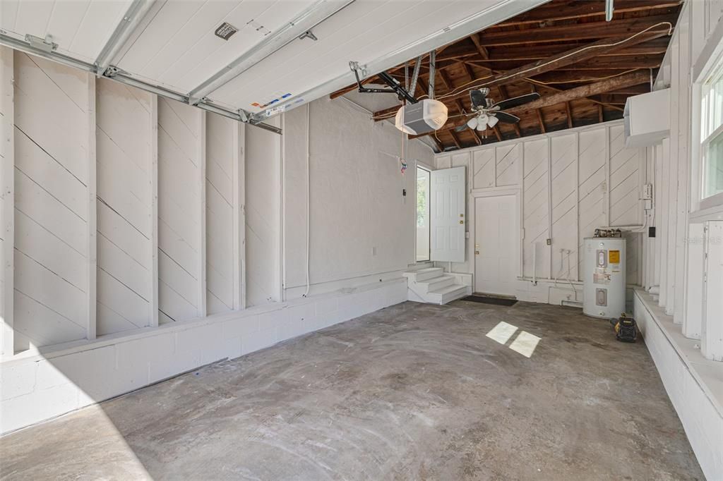 合同活跃: $515,000 (3 贝兹, 2 浴室, 1046 平方英尺)