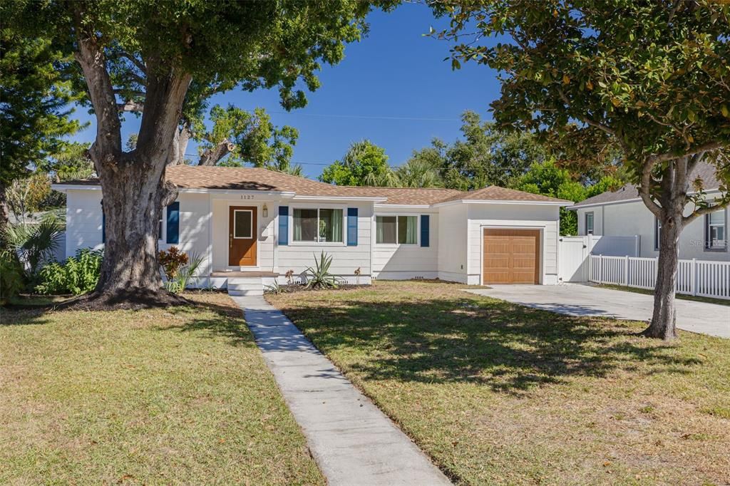 合同活跃: $515,000 (3 贝兹, 2 浴室, 1046 平方英尺)