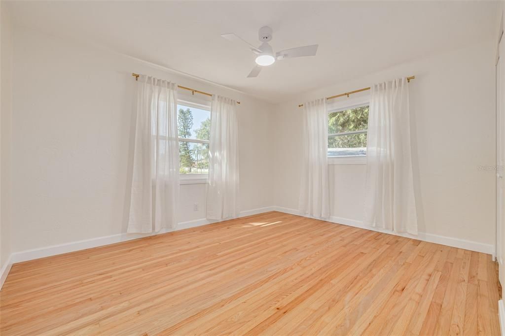 合同活跃: $515,000 (3 贝兹, 2 浴室, 1046 平方英尺)