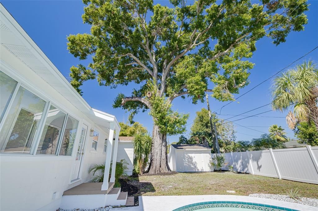 合同活跃: $515,000 (3 贝兹, 2 浴室, 1046 平方英尺)