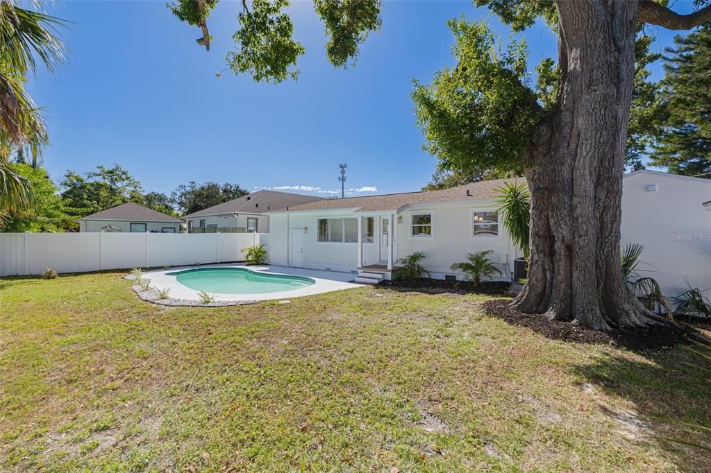 合同活跃: $515,000 (3 贝兹, 2 浴室, 1046 平方英尺)