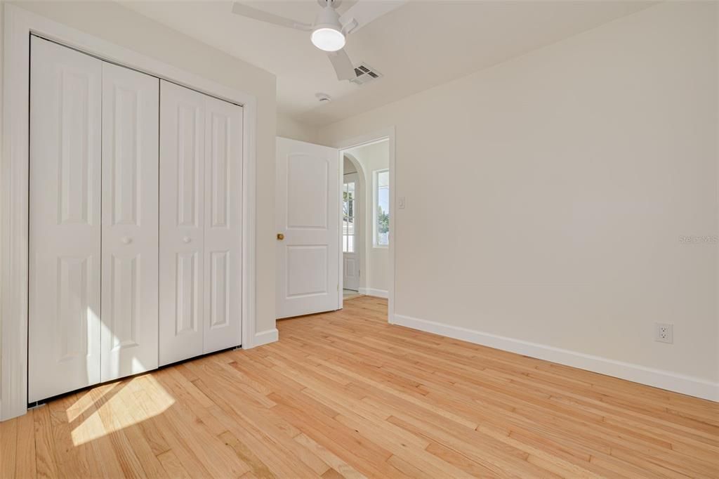 合同活跃: $515,000 (3 贝兹, 2 浴室, 1046 平方英尺)