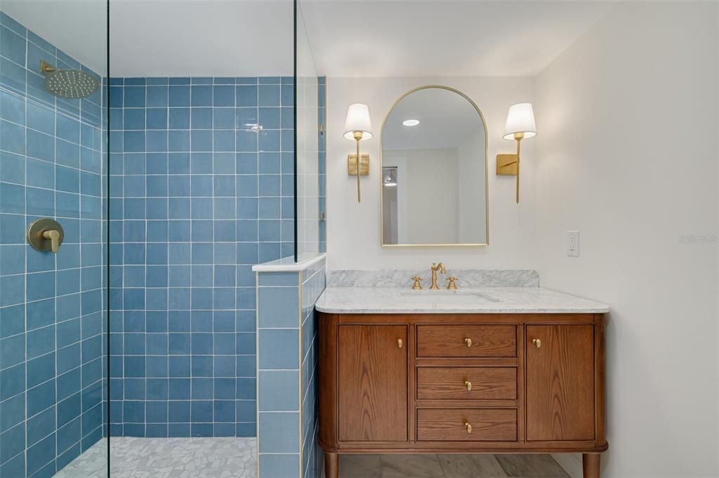 合同活跃: $515,000 (3 贝兹, 2 浴室, 1046 平方英尺)