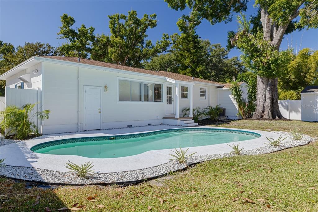 合同活跃: $515,000 (3 贝兹, 2 浴室, 1046 平方英尺)