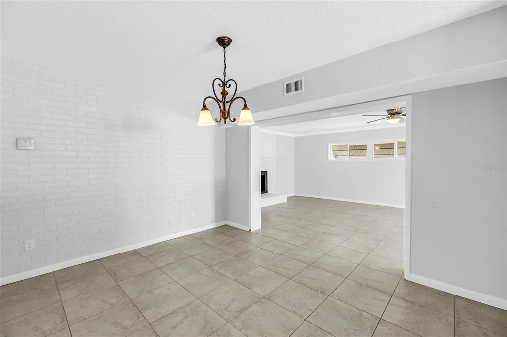 En Venta: $375,000 (3 camas, 2 baños, 1545 Pies cuadrados)