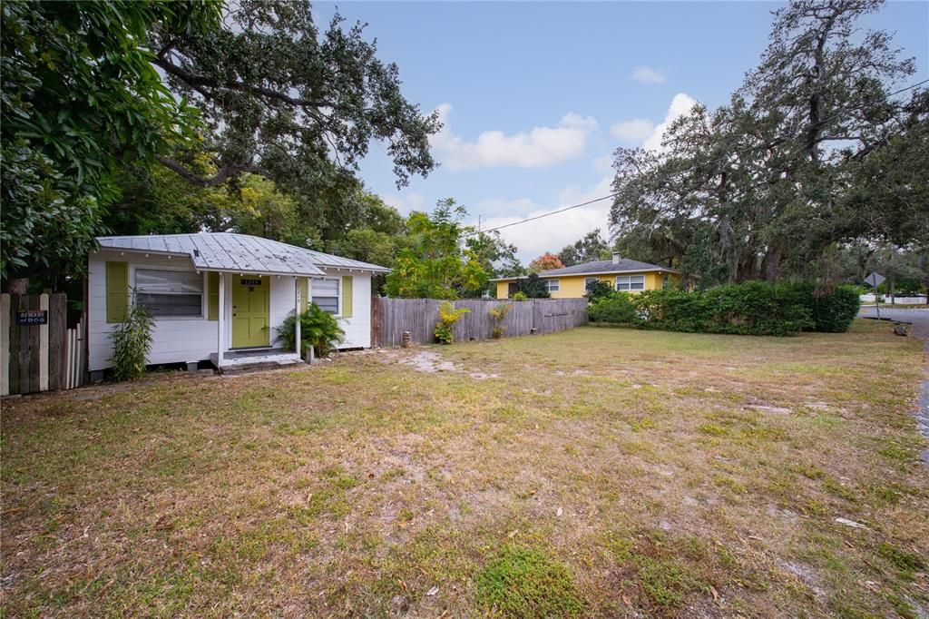 En Venta: $400,000 (0.23 acres)