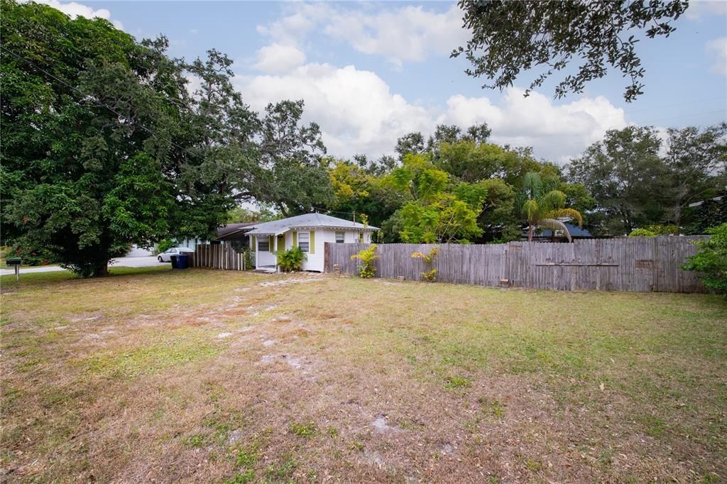 En Venta: $400,000 (0.23 acres)