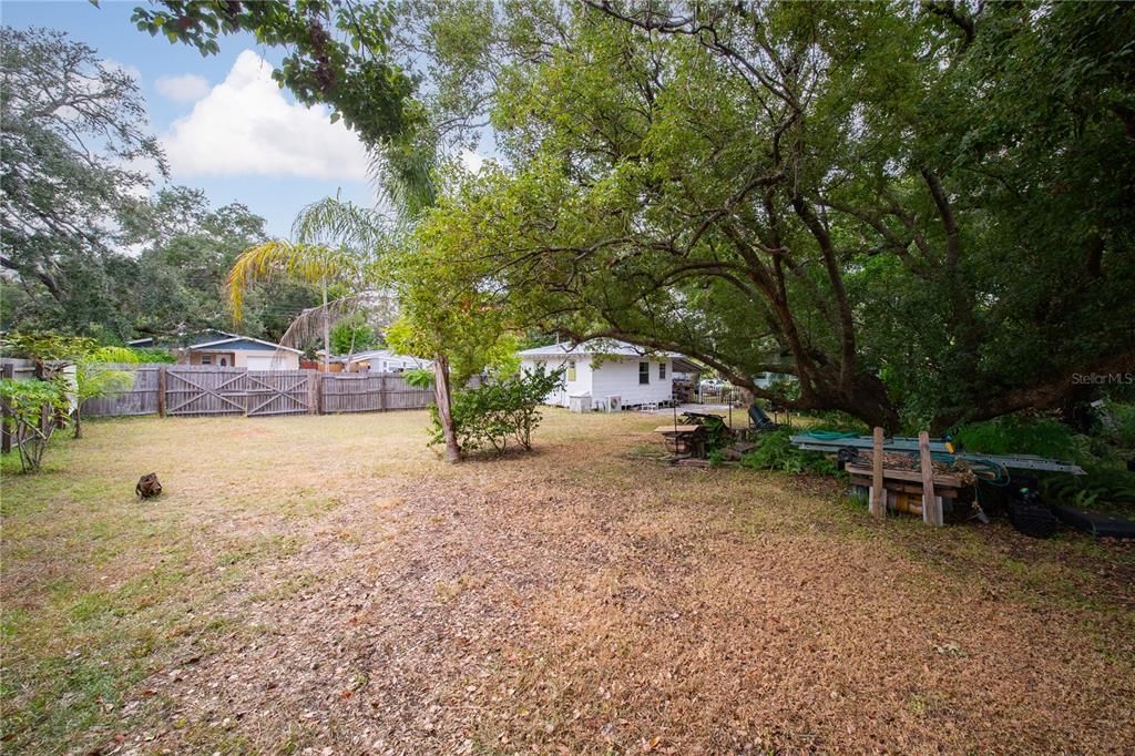 En Venta: $400,000 (0.23 acres)