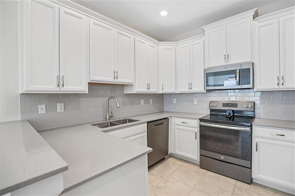 For Sale: $219,900 (2 beds, 2 baths, 1521 Square Feet)