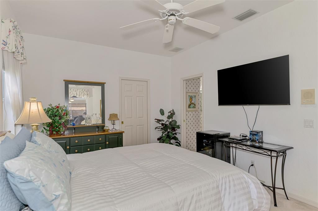 Active With Contract: $479,500 (3 beds, 2 baths, 1750 Square Feet)