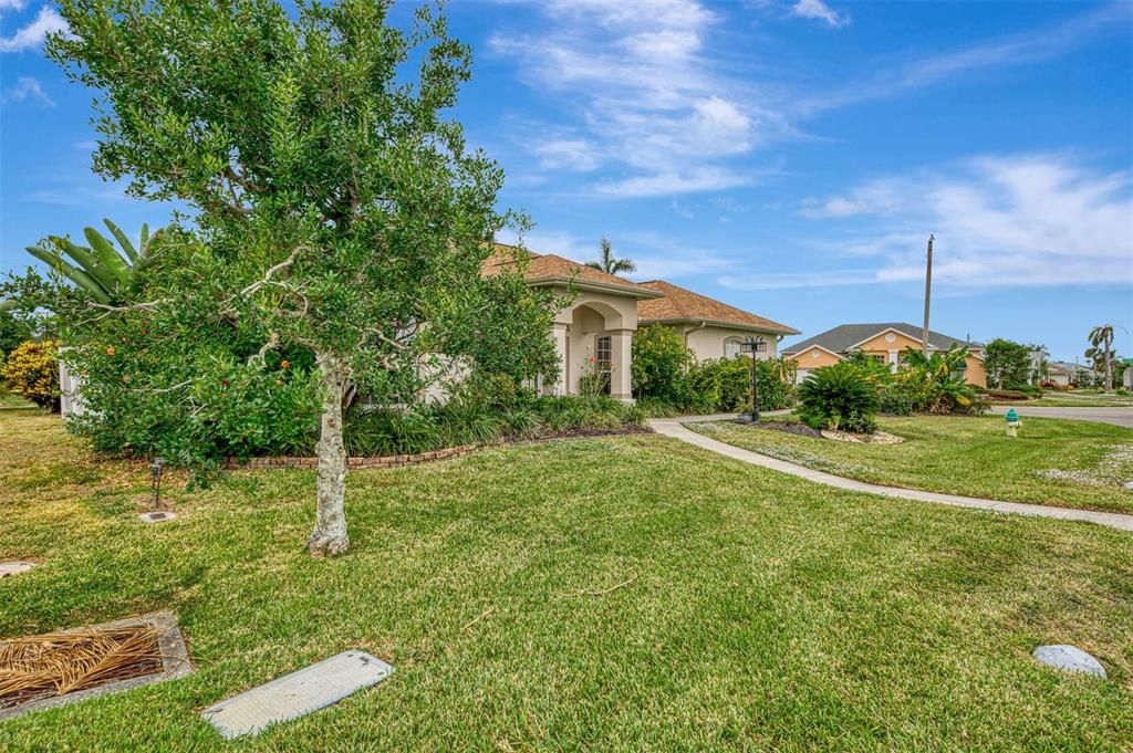 Active With Contract: $479,500 (3 beds, 2 baths, 1750 Square Feet)