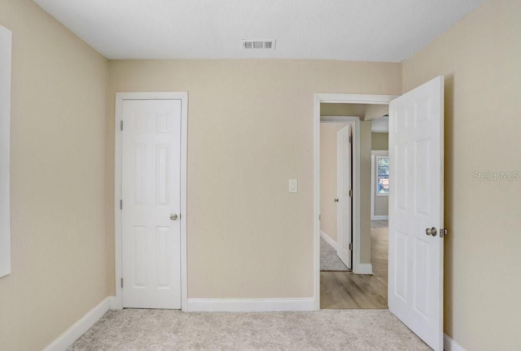 На продажу: $279,000 (3 спален, 1 ванн, 1100 Квадратных фут)