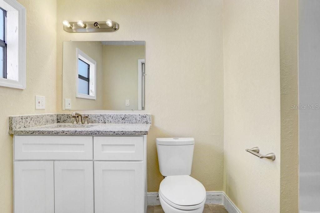 На продажу: $279,000 (3 спален, 1 ванн, 1100 Квадратных фут)