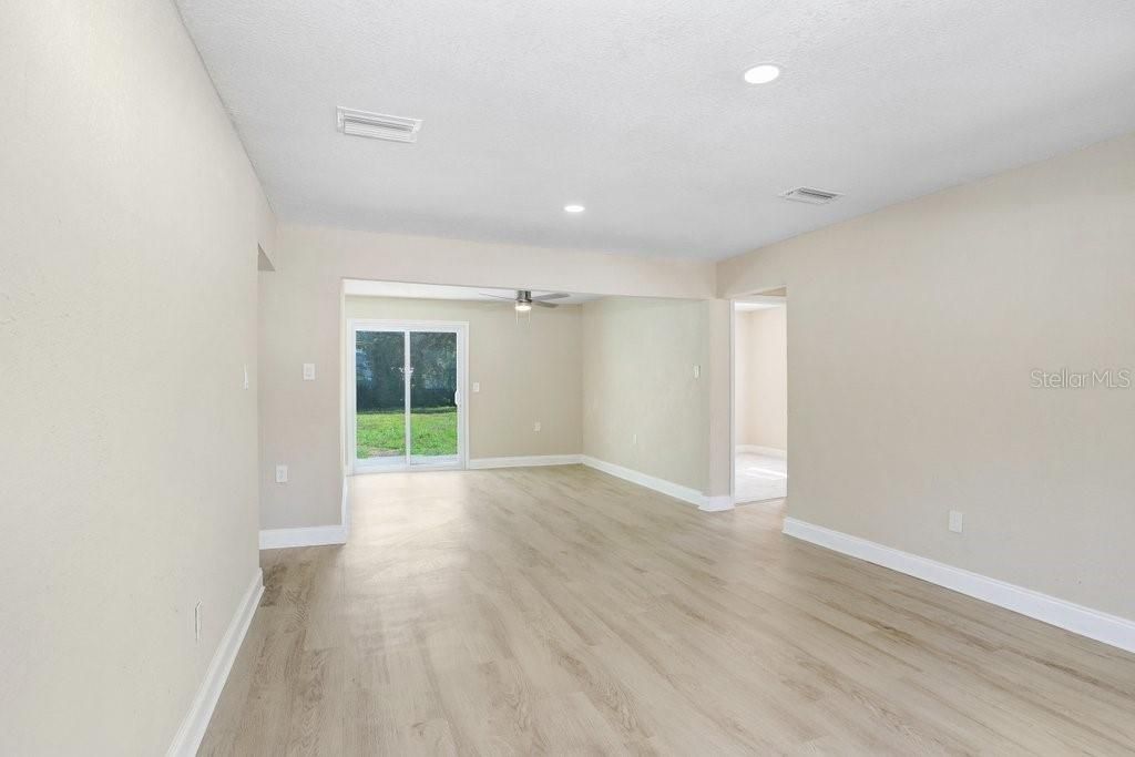 На продажу: $279,000 (3 спален, 1 ванн, 1100 Квадратных фут)