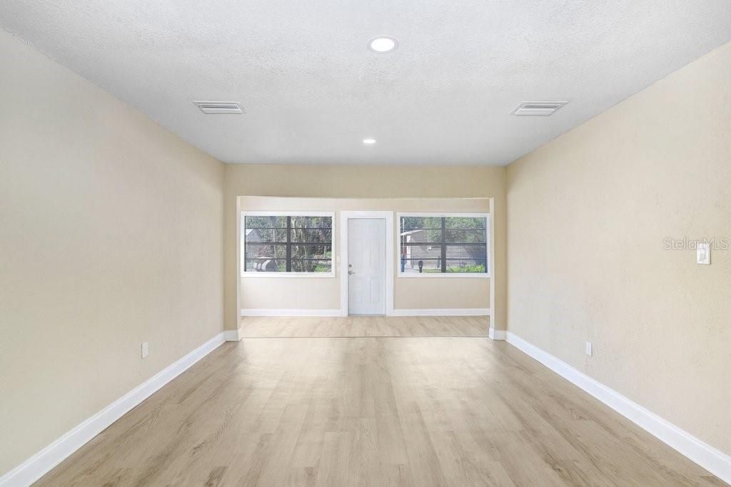 На продажу: $279,000 (3 спален, 1 ванн, 1100 Квадратных фут)