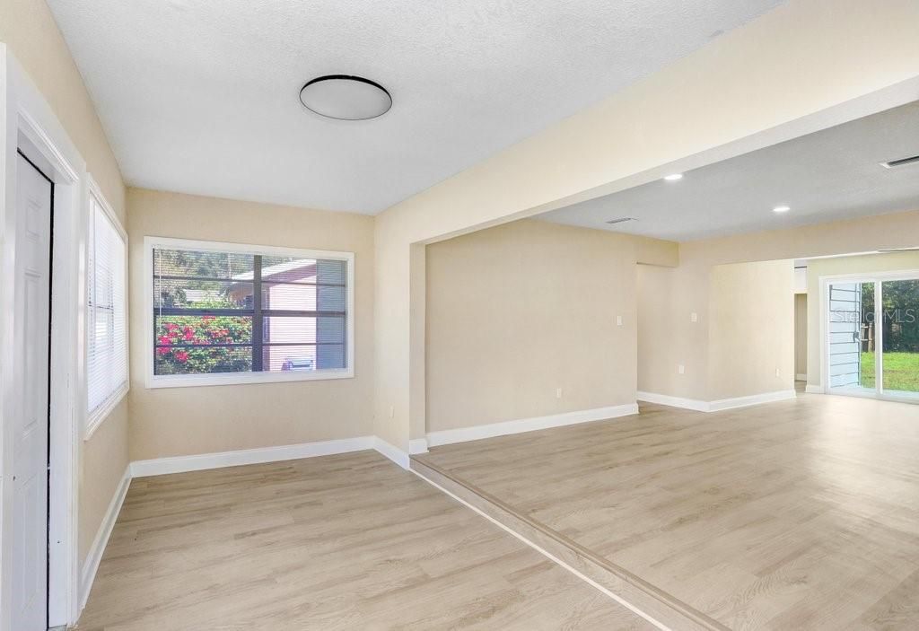 На продажу: $279,000 (3 спален, 1 ванн, 1100 Квадратных фут)