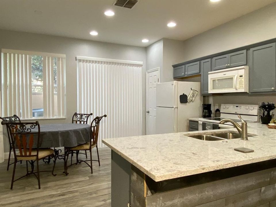 For Rent: $1,900 (3 beds, 3 baths, 1187 Square Feet)