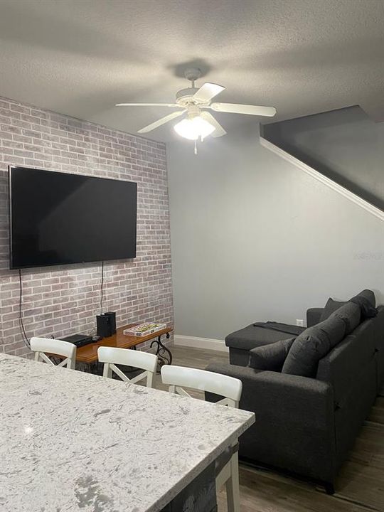 For Rent: $1,900 (3 beds, 3 baths, 1187 Square Feet)