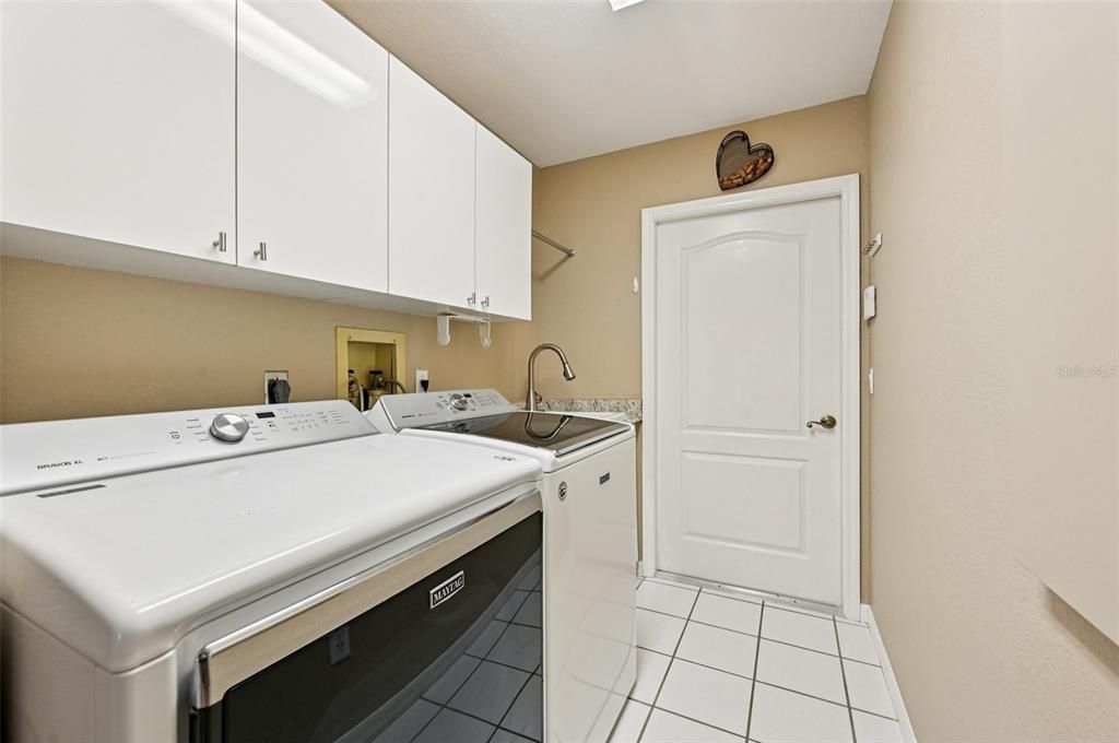 Под контрактом: $497,500 (3 спален, 2 ванн, 2328 Квадратных фут)