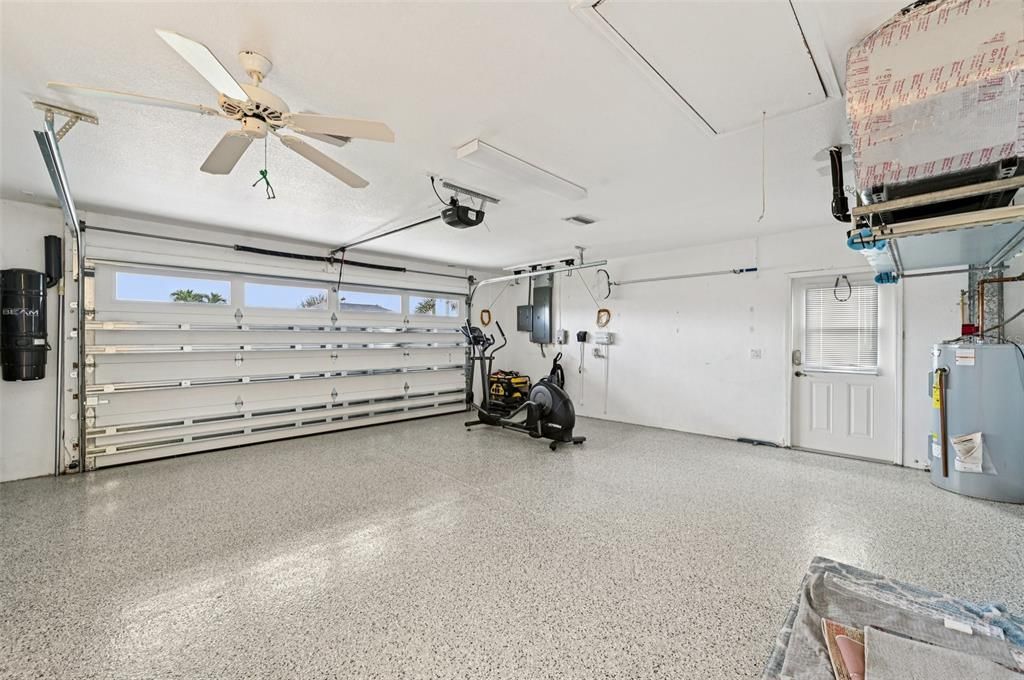 Под контрактом: $497,500 (3 спален, 2 ванн, 2328 Квадратных фут)