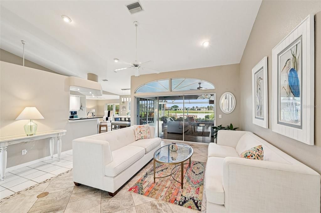 Под контрактом: $497,500 (3 спален, 2 ванн, 2328 Квадратных фут)