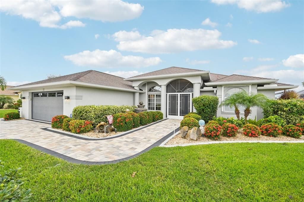 Под контрактом: $497,500 (3 спален, 2 ванн, 2328 Квадратных фут)