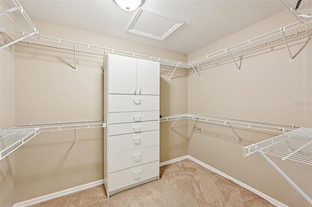 Под контрактом: $497,500 (3 спален, 2 ванн, 2328 Квадратных фут)