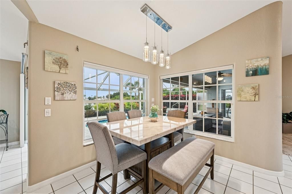 Под контрактом: $497,500 (3 спален, 2 ванн, 2328 Квадратных фут)