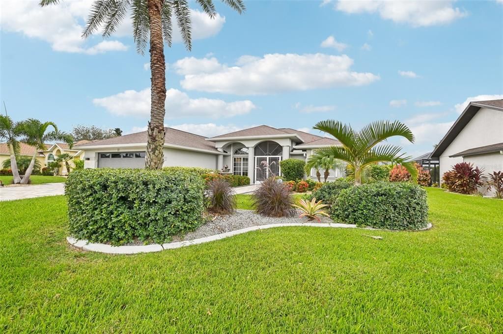 Под контрактом: $497,500 (3 спален, 2 ванн, 2328 Квадратных фут)