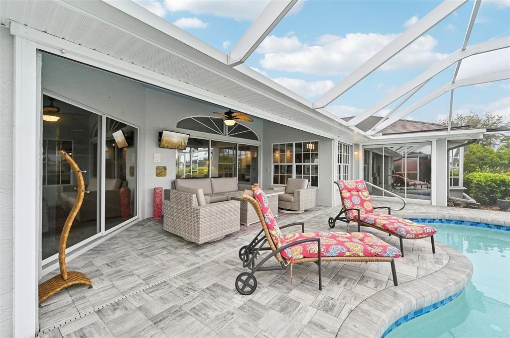 Под контрактом: $497,500 (3 спален, 2 ванн, 2328 Квадратных фут)