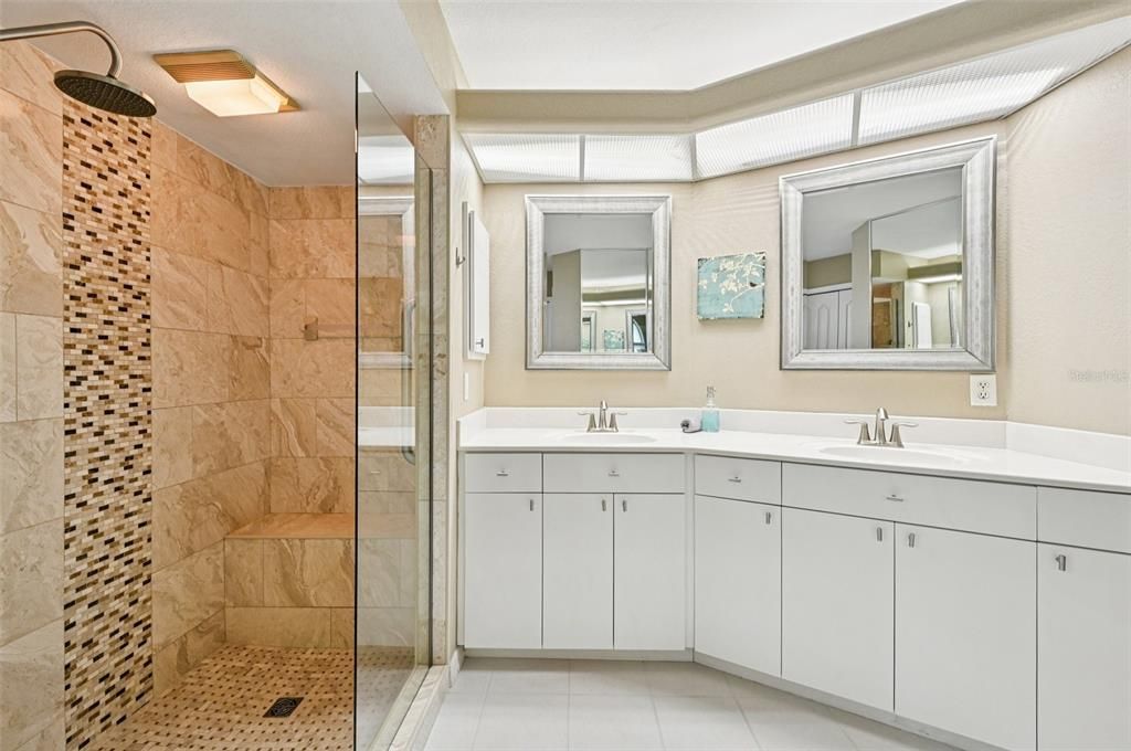 Под контрактом: $497,500 (3 спален, 2 ванн, 2328 Квадратных фут)