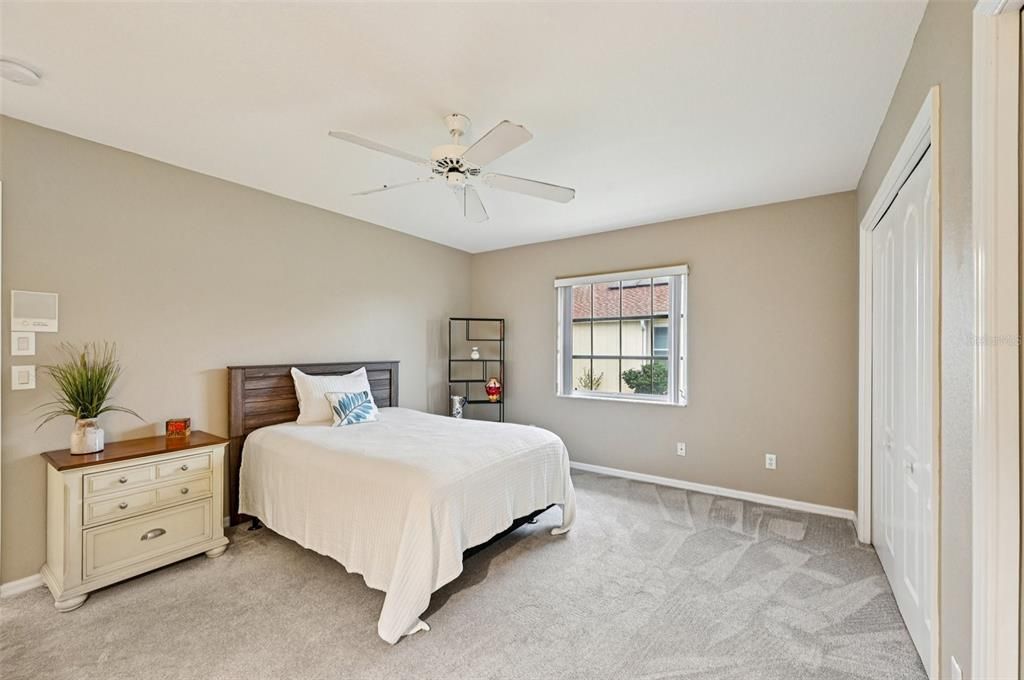 Под контрактом: $497,500 (3 спален, 2 ванн, 2328 Квадратных фут)