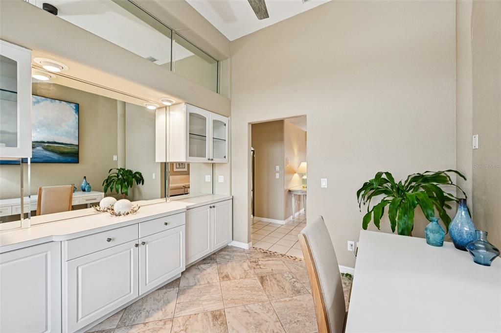 Под контрактом: $497,500 (3 спален, 2 ванн, 2328 Квадратных фут)