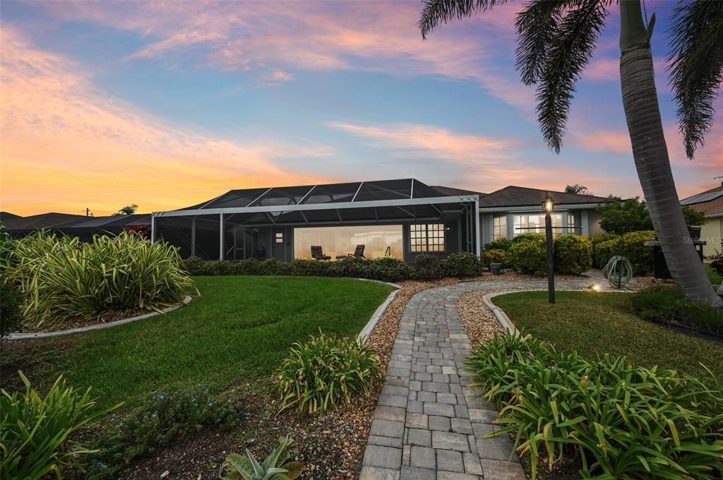 Под контрактом: $497,500 (3 спален, 2 ванн, 2328 Квадратных фут)