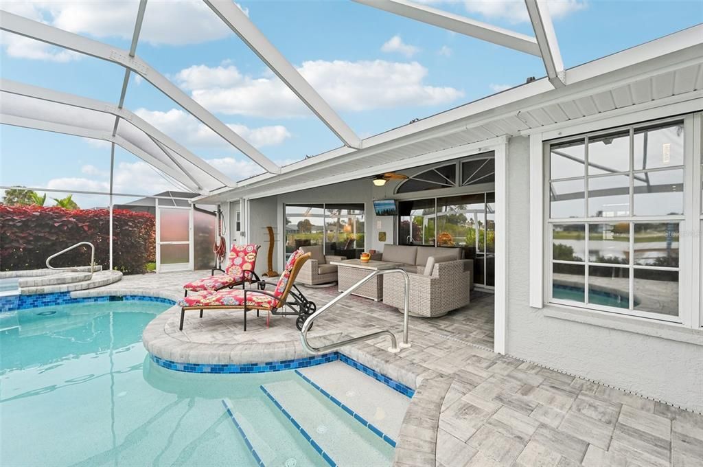 Под контрактом: $497,500 (3 спален, 2 ванн, 2328 Квадратных фут)